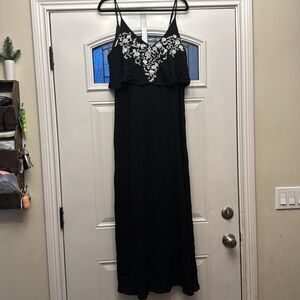 Embroidered maxi dress size l nwot